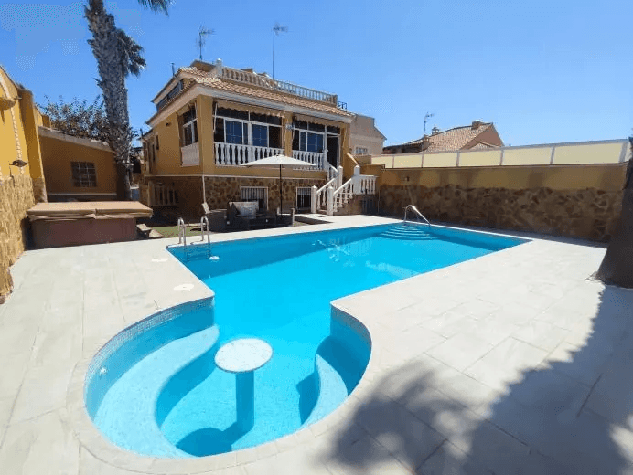 Magnifica Casa de seis dormitorios en venta en Aguas Nuevas, Torrevieja