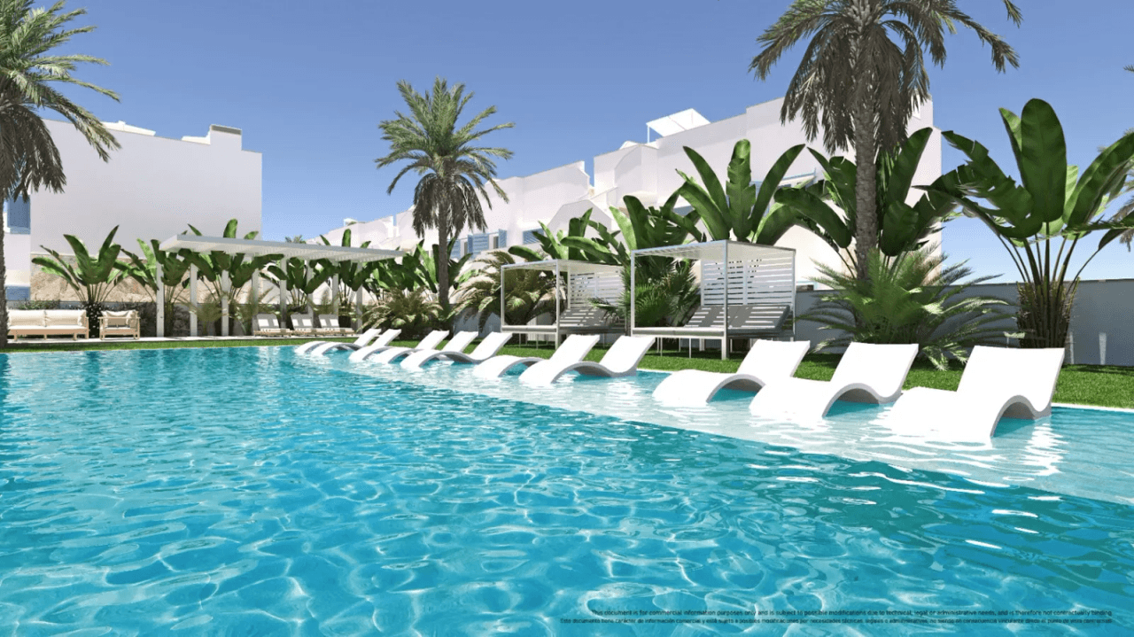 Bungalow de tres dormitorios a 650m de la playa en Torre de la Horadada.