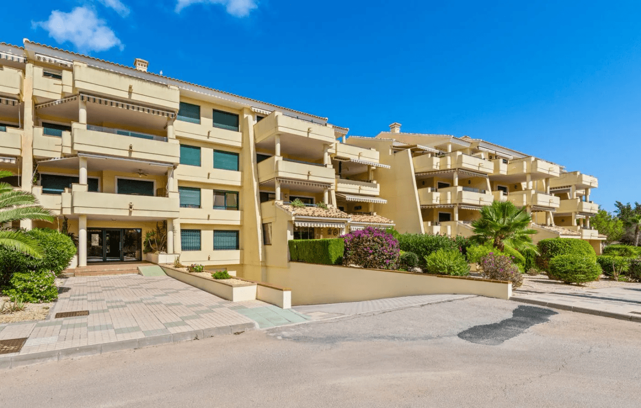 Penthouse de deux chambres avec vue sur la mer et le golf à Campoamor.