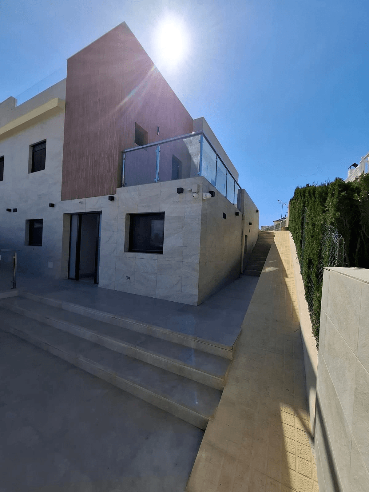Chalet reformado con 4 habitaciones en venta en Los Balcones, Torrevieja