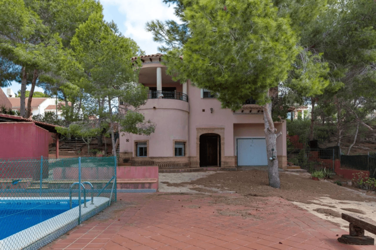 Incredible chalet z pięcioma sypialniami na sprzedaż w San Miguel de Salinas, Alicante.