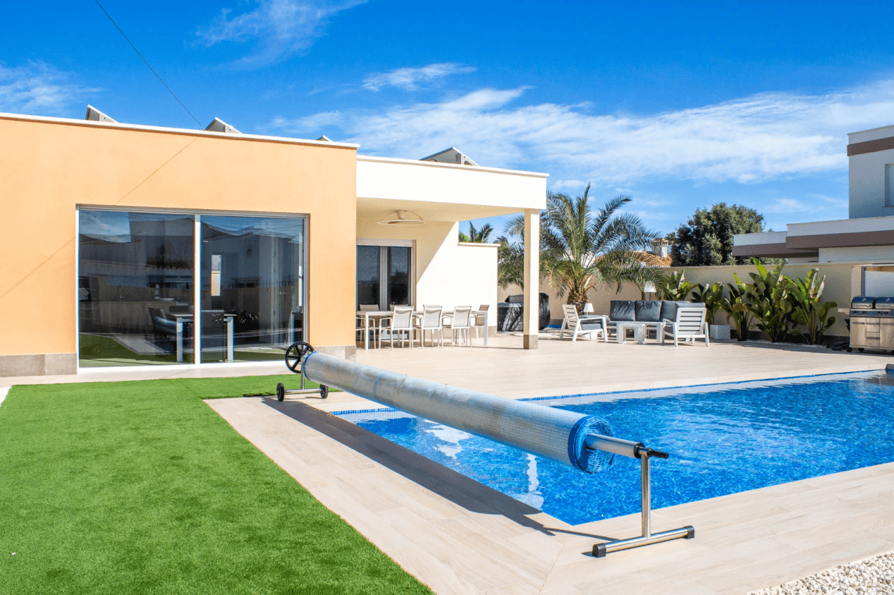 Semi-detached villa на продажа в Torrevieja
