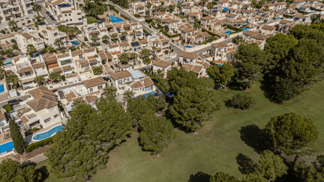 Chalet en venta de 3 dormitorios con piscina en Las Ramblas, Orihuela