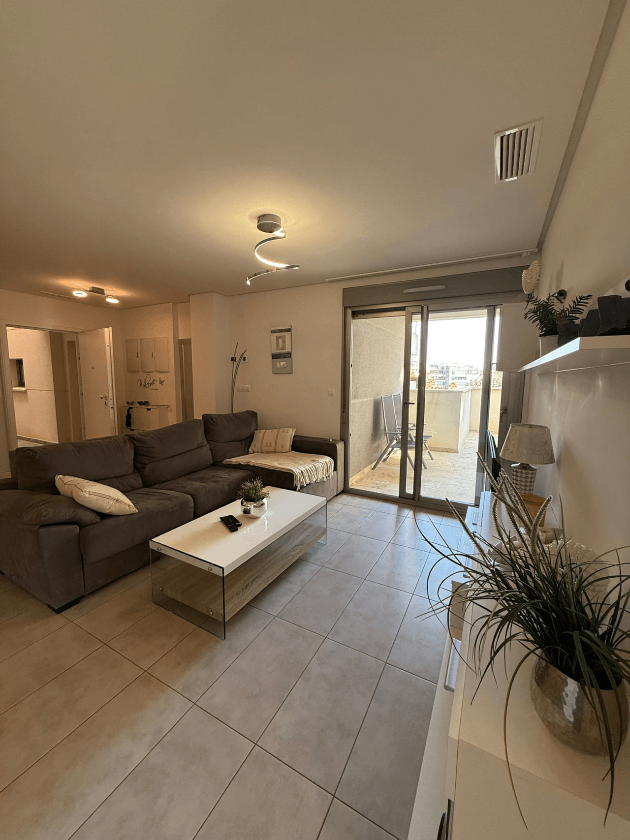 Magnifico Apartamento de dos dormitorios en planta baja en venta en Altos Del Mediterráneo, Villamartín, Orihuela Costa