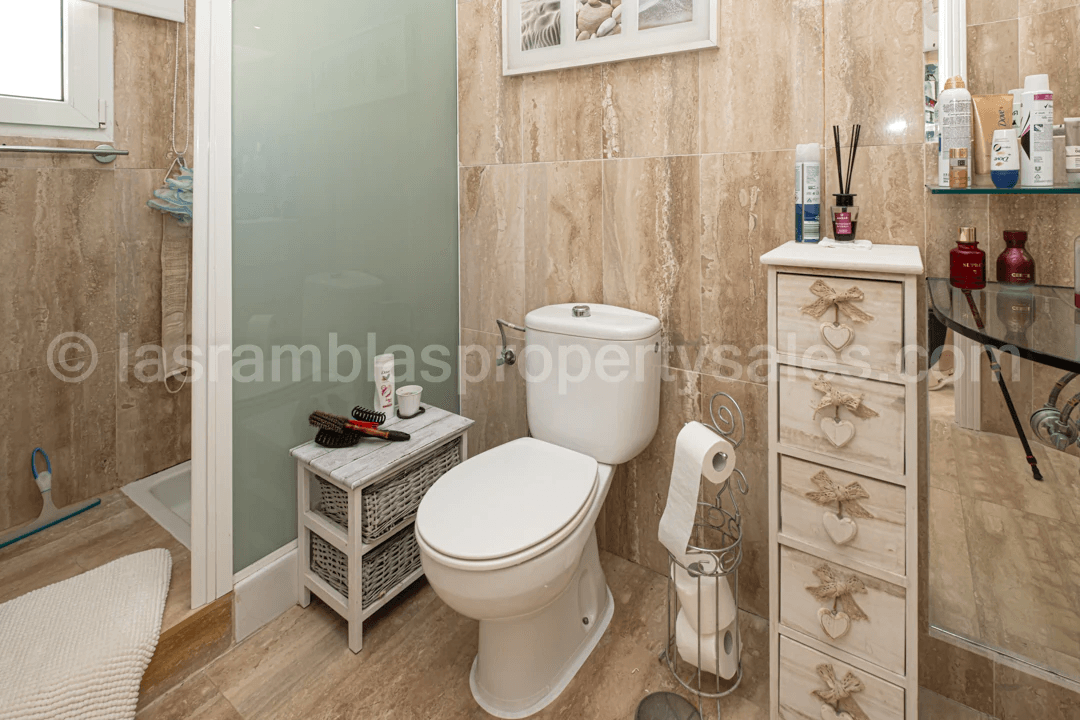 Chalet en venta de 3 dormitorios con piscina en Las Ramblas, Orihuela