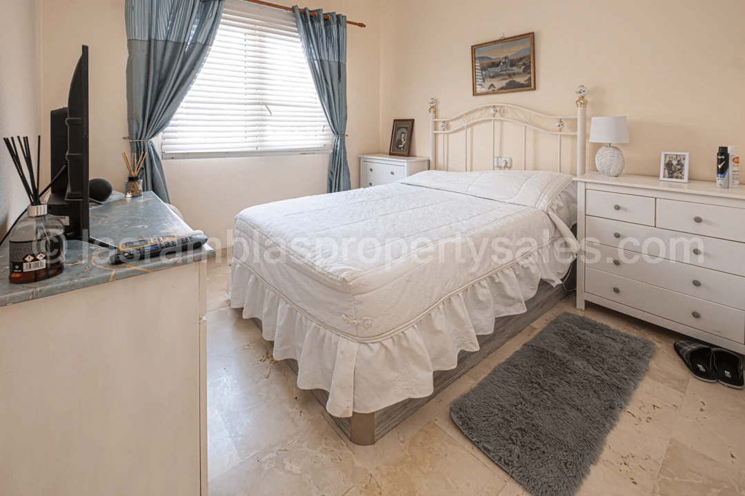 Chalet en venta de 3 dormitorios con piscina en Las Ramblas, Orihuela