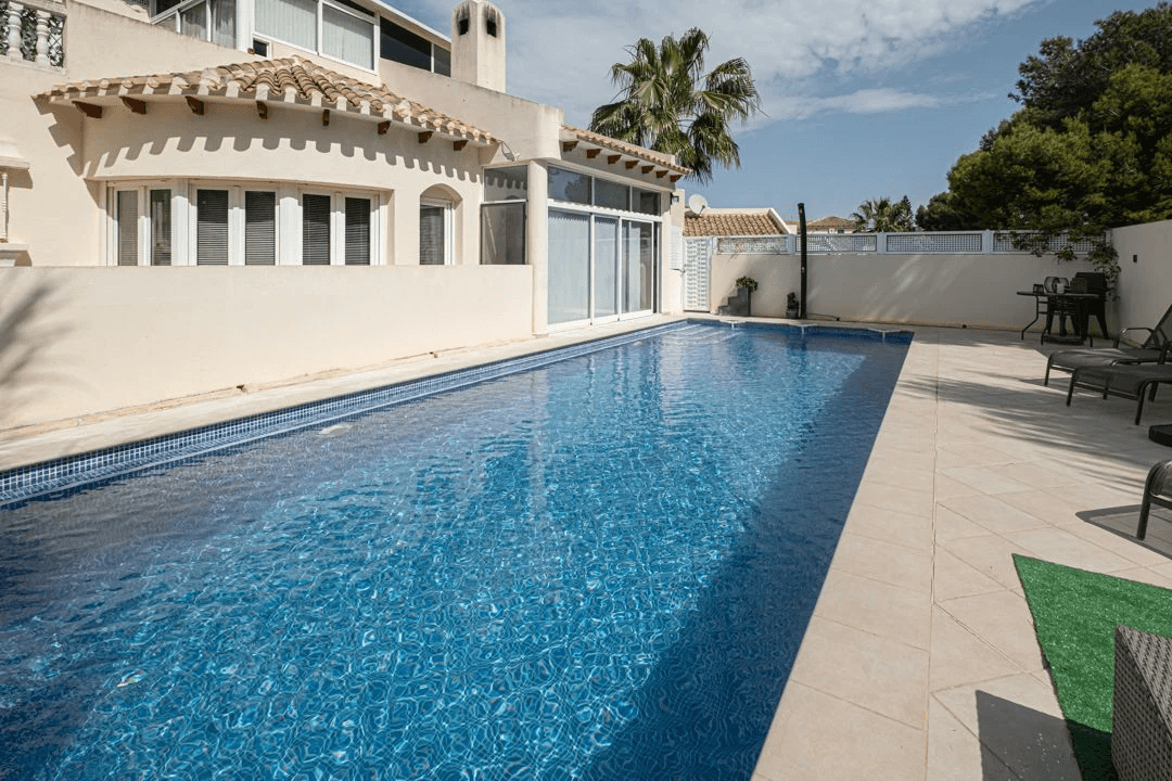 Chalet en venta de 3 dormitorios con piscina en Las Ramblas, Orihuela
