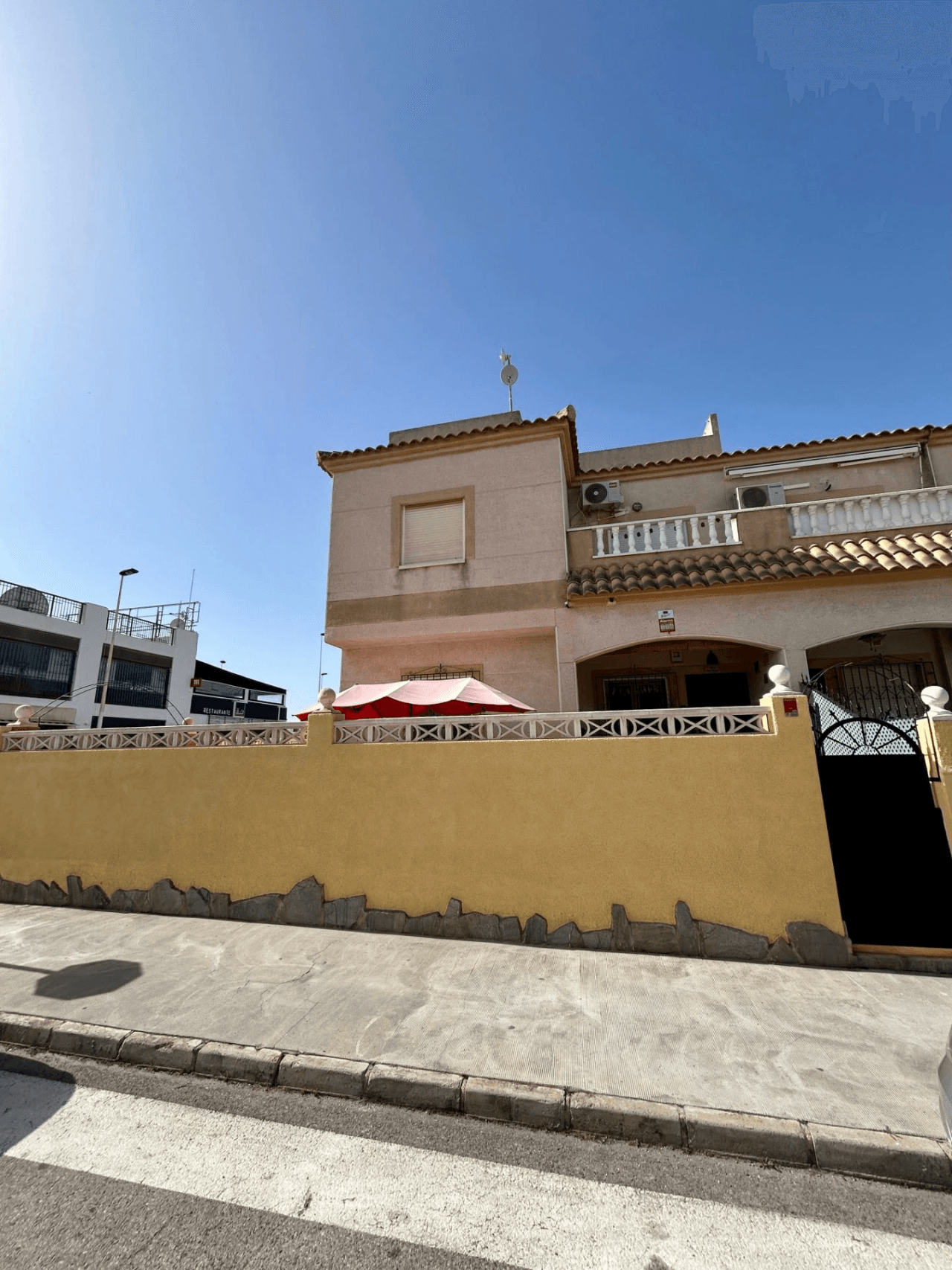 Apartamento en venta de 3 dormitorios en Aguas Nuevas, Torrevieja.