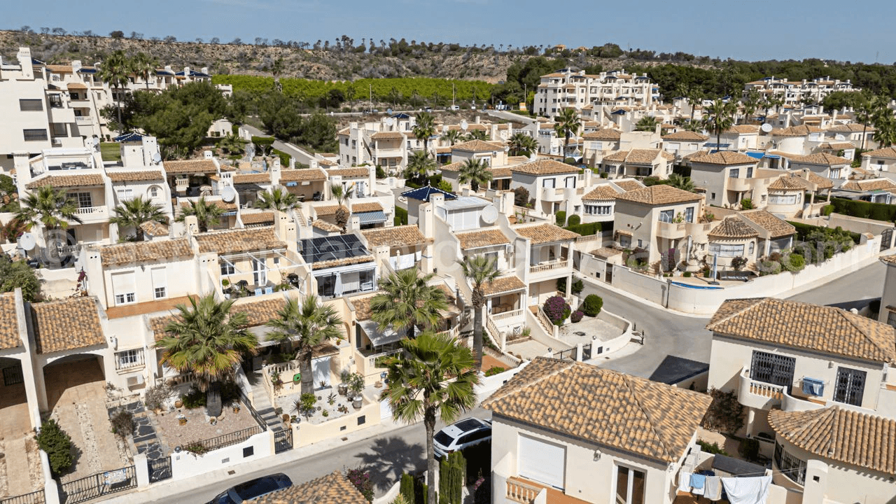 Chalet en venta de 3 dormitorios con piscina en Las Ramblas, Orihuela