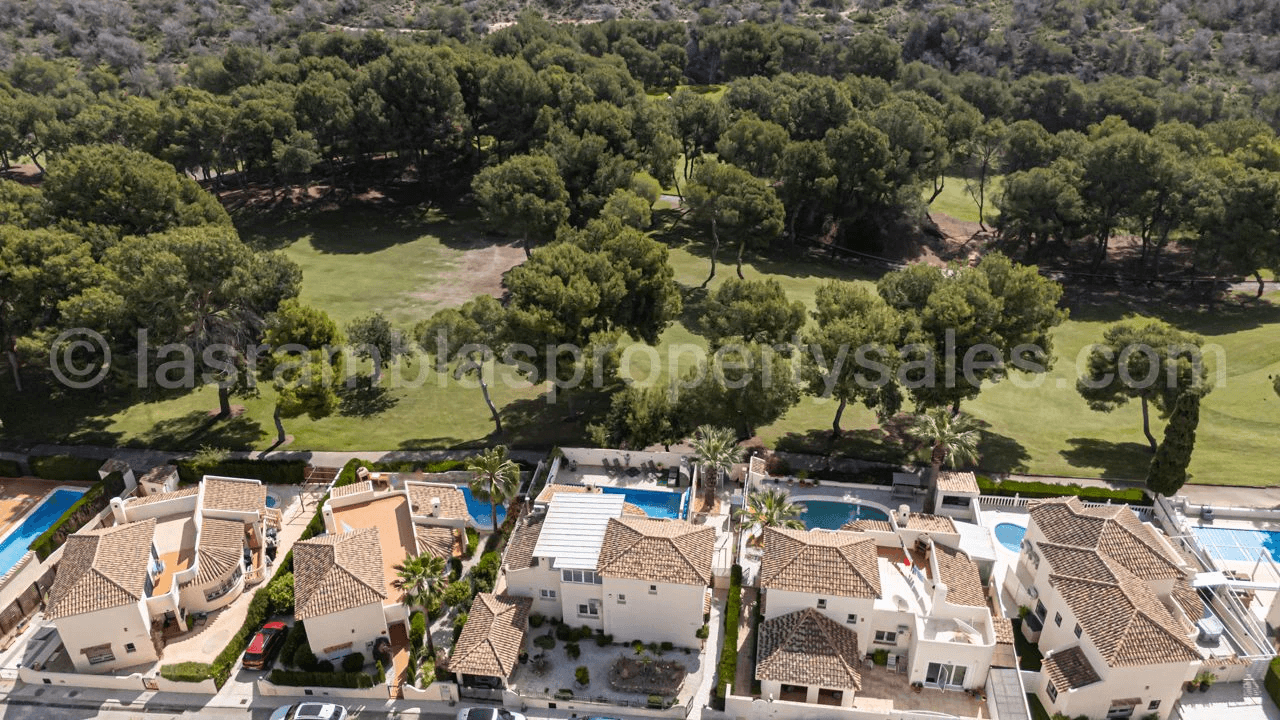 Chalet en venta de 3 dormitorios con piscina en Las Ramblas, Orihuela