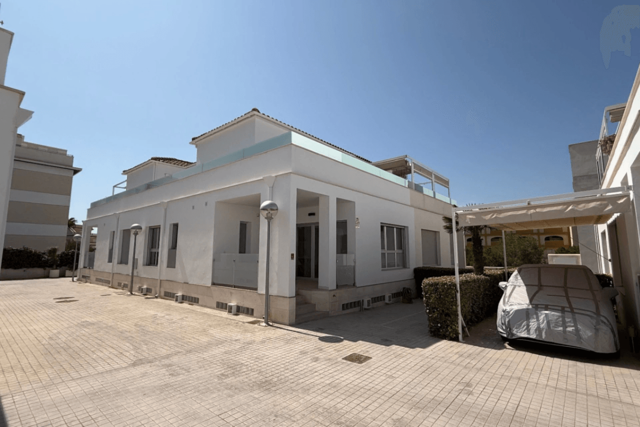 Chalet en venta de 5 habitaciones en Villamartin, Orihuela