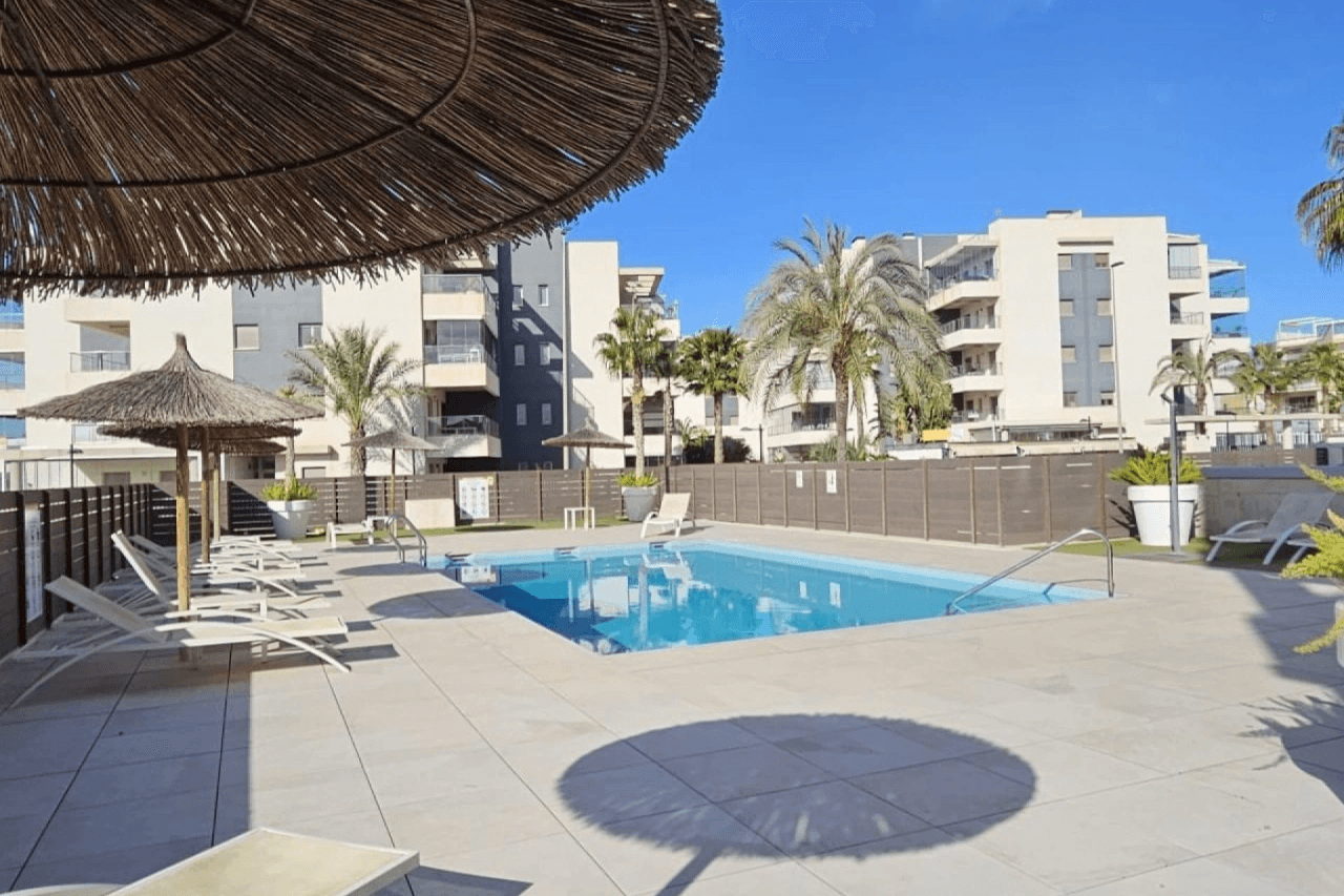 Chalet en venta de 5 habitaciones en Villamartin, Orihuela