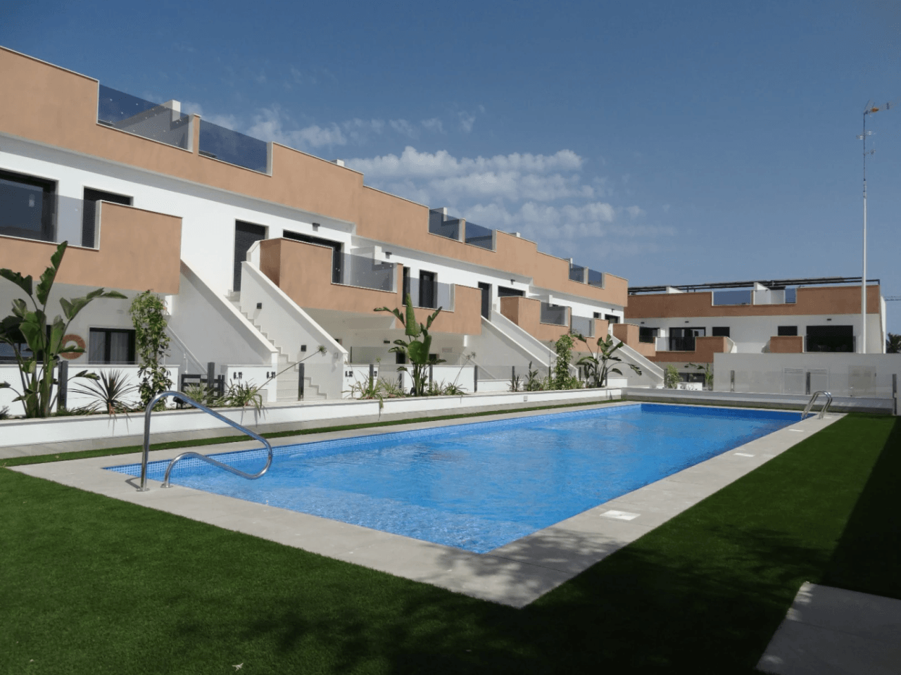 Bungalow de deux chambres à 500 m de la plage à Torre de la Horadada.