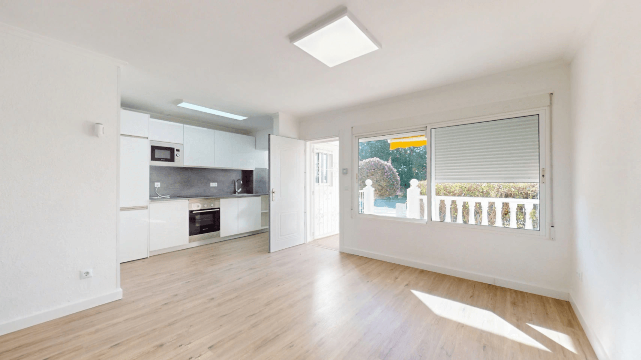 Encantador Bungalow de dos dormitorios en venta en Villamartín, Orihuela Costa