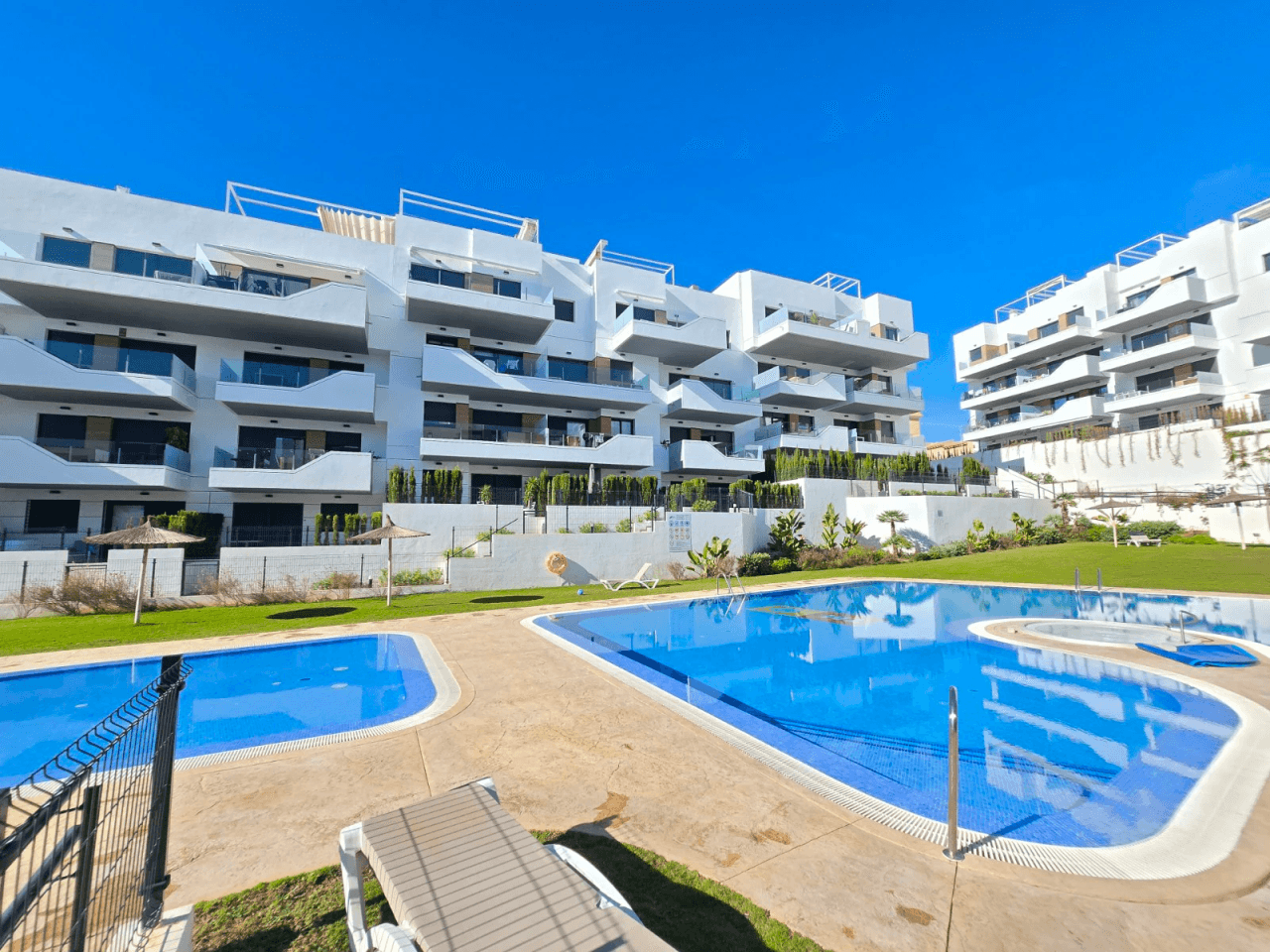 Apartamento en venta en Orihuela Costa *