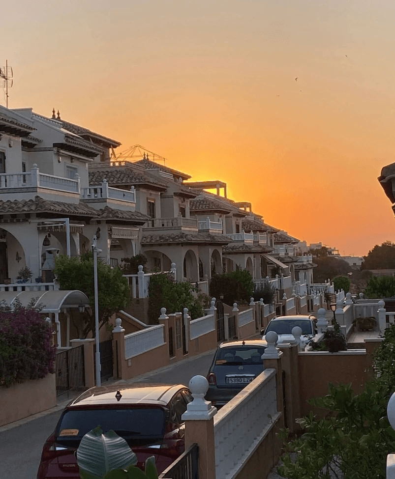 Semi Detached à la vente à Cabo Roig