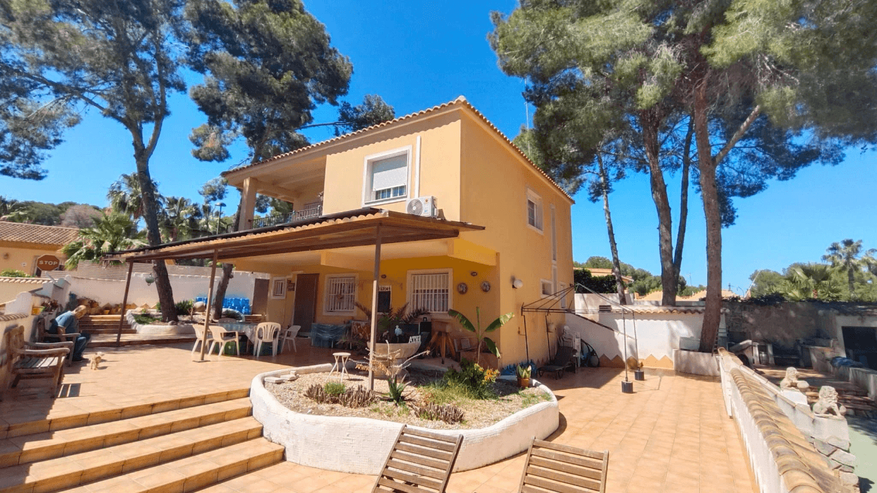 Chalet de 3 dormitorios en venta en Pinar de Campoverde, Pilar de la Horadada