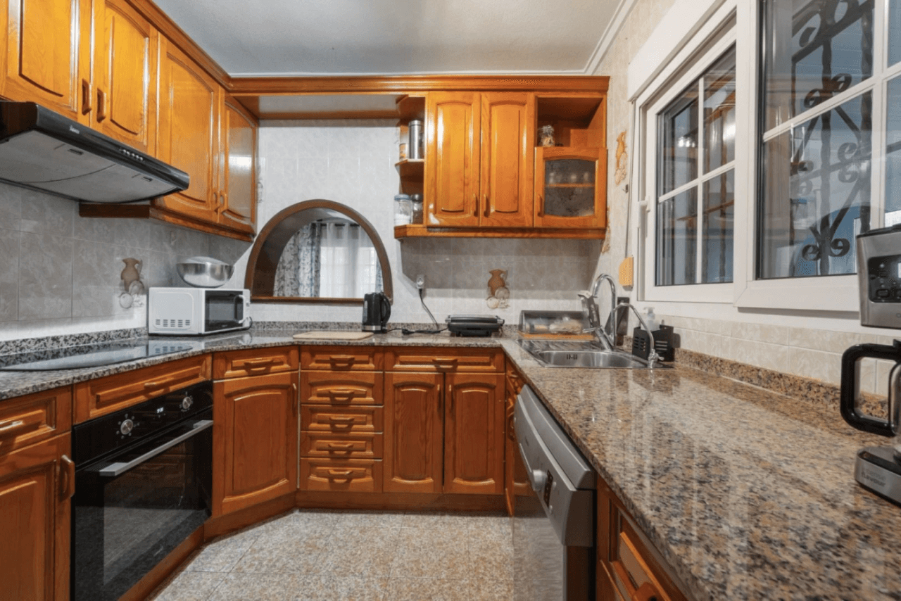 Chalet en venta de 4 habitaciones con piscina en Los Balcones, Torrevieja