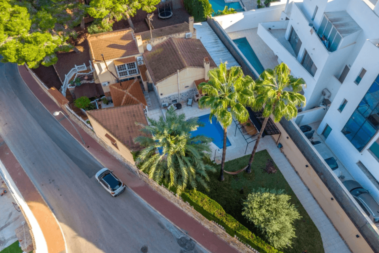 Chalet en venta de 4 habitaciones con piscina en Los Balcones, Torrevieja