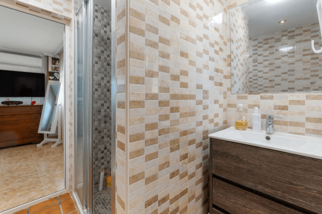 Chalet en venta de 4 habitaciones con piscina en Los Balcones, Torrevieja
