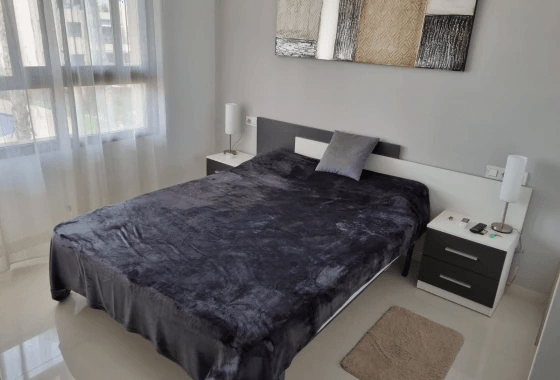 Bungalow en venta de 2 dormitorios en Mil Palmeras, Alicante.