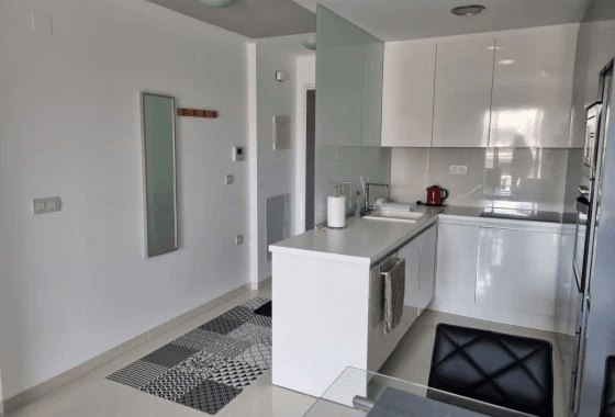 Bungalow en venta de 2 dormitorios en Mil Palmeras, Alicante.