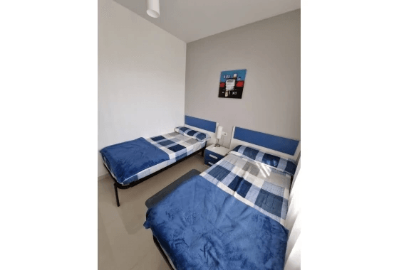 Bungalow en venta de 2 dormitorios en Mil Palmeras, Alicante.