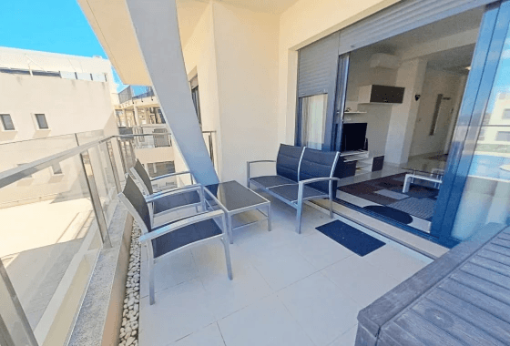 Bungalow en venta de 2 dormitorios en Mil Palmeras, Alicante.