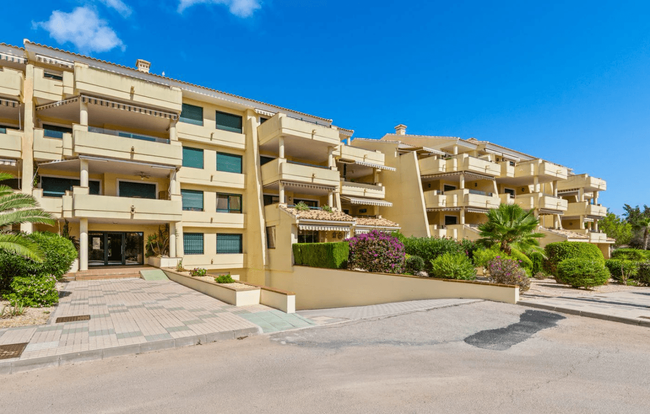 Penthouse z dwiema sypialniami i widokiem na morze i golfa w Campoamor.