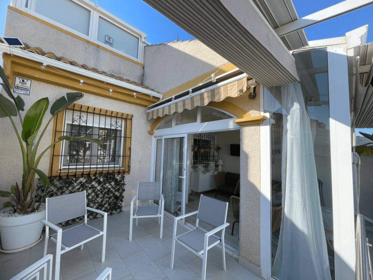 Casa adosada en venta con 3 dormitorios en Torre de la Horadada