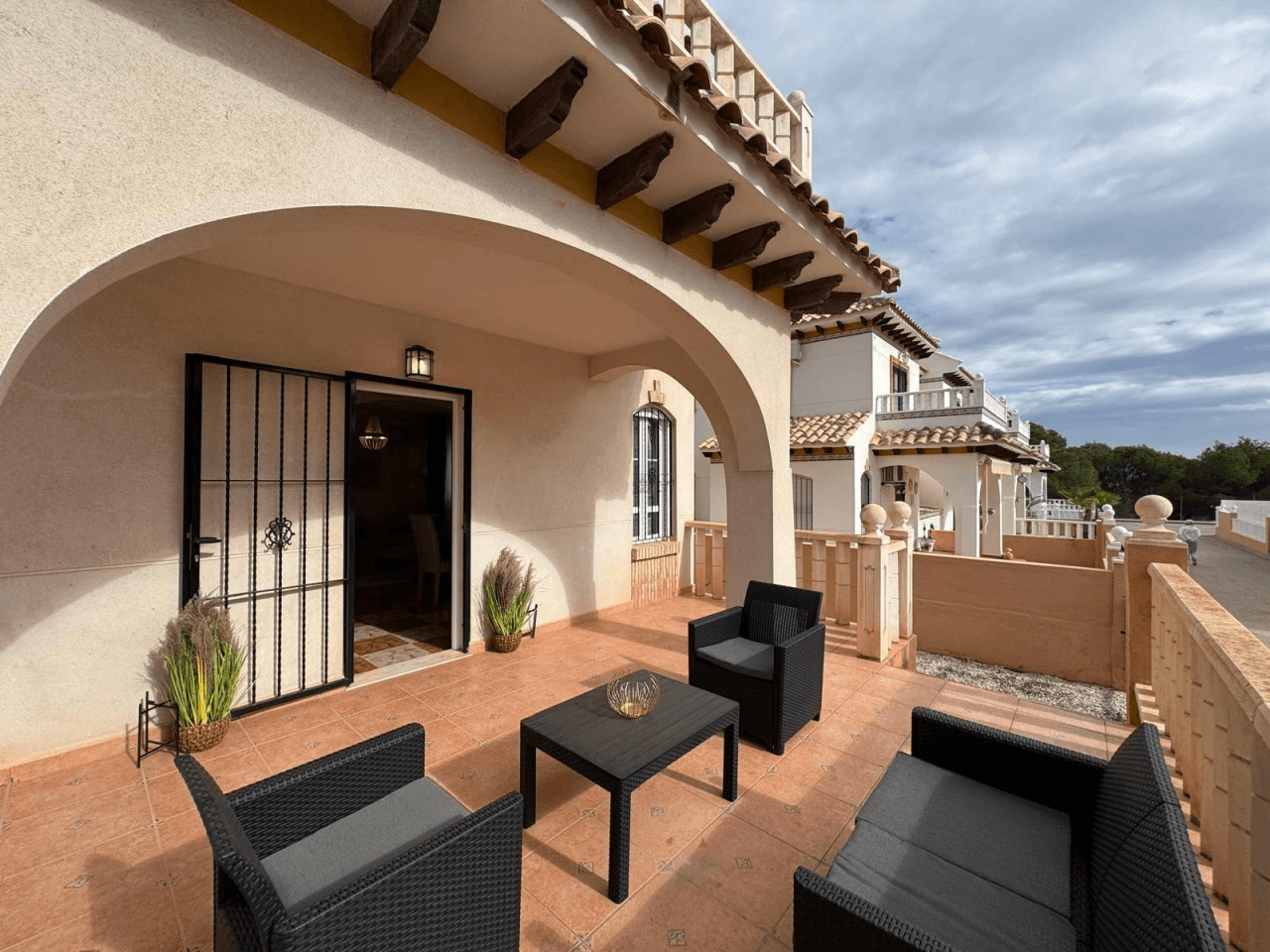 Completely refurbished townhouse with parking + storage room for sale in Lomas De Cabo Roig, Orihuela Costa.