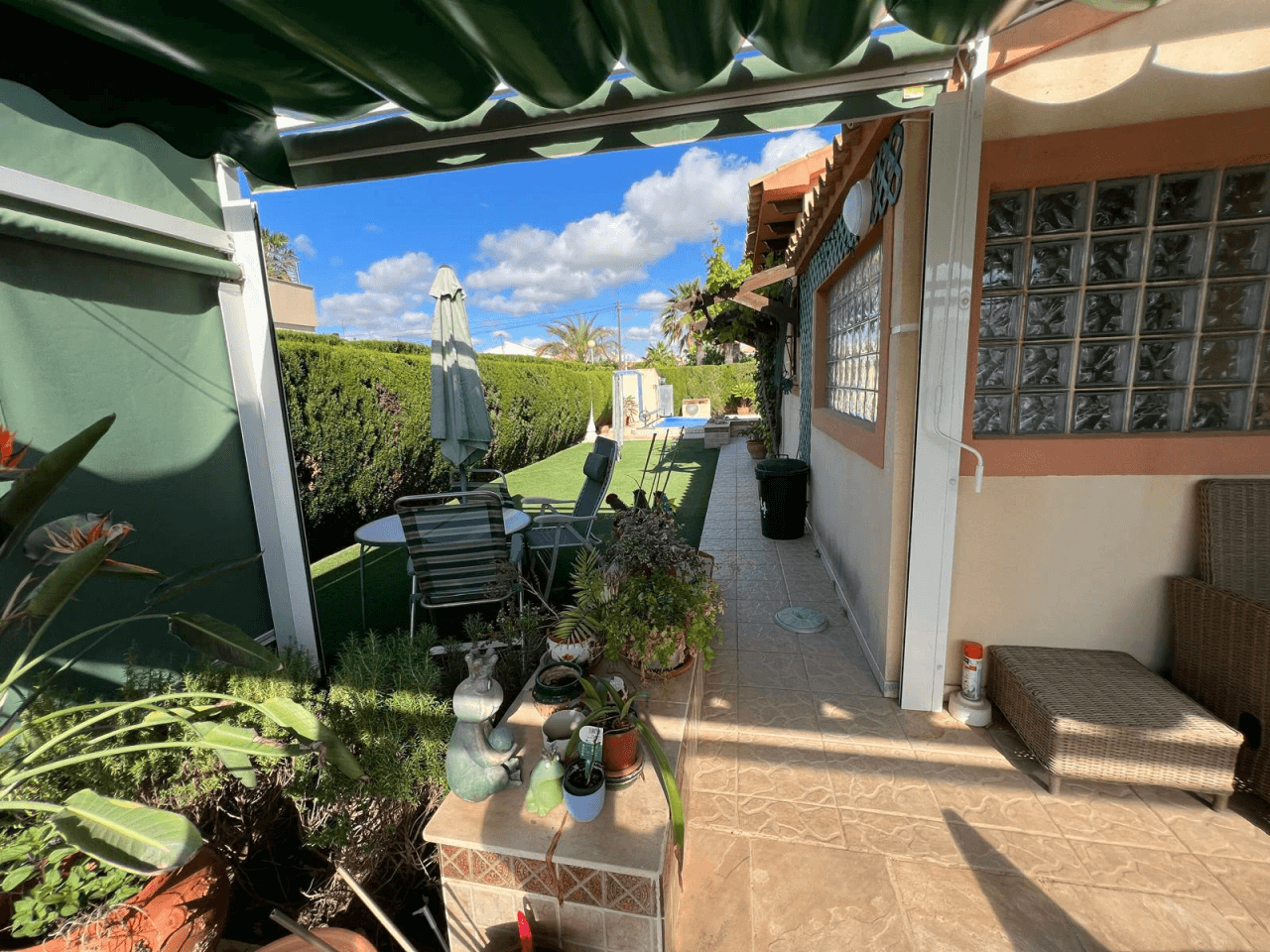 Chalet en venta en Orihuela con 3 dormitorios y piscina privado