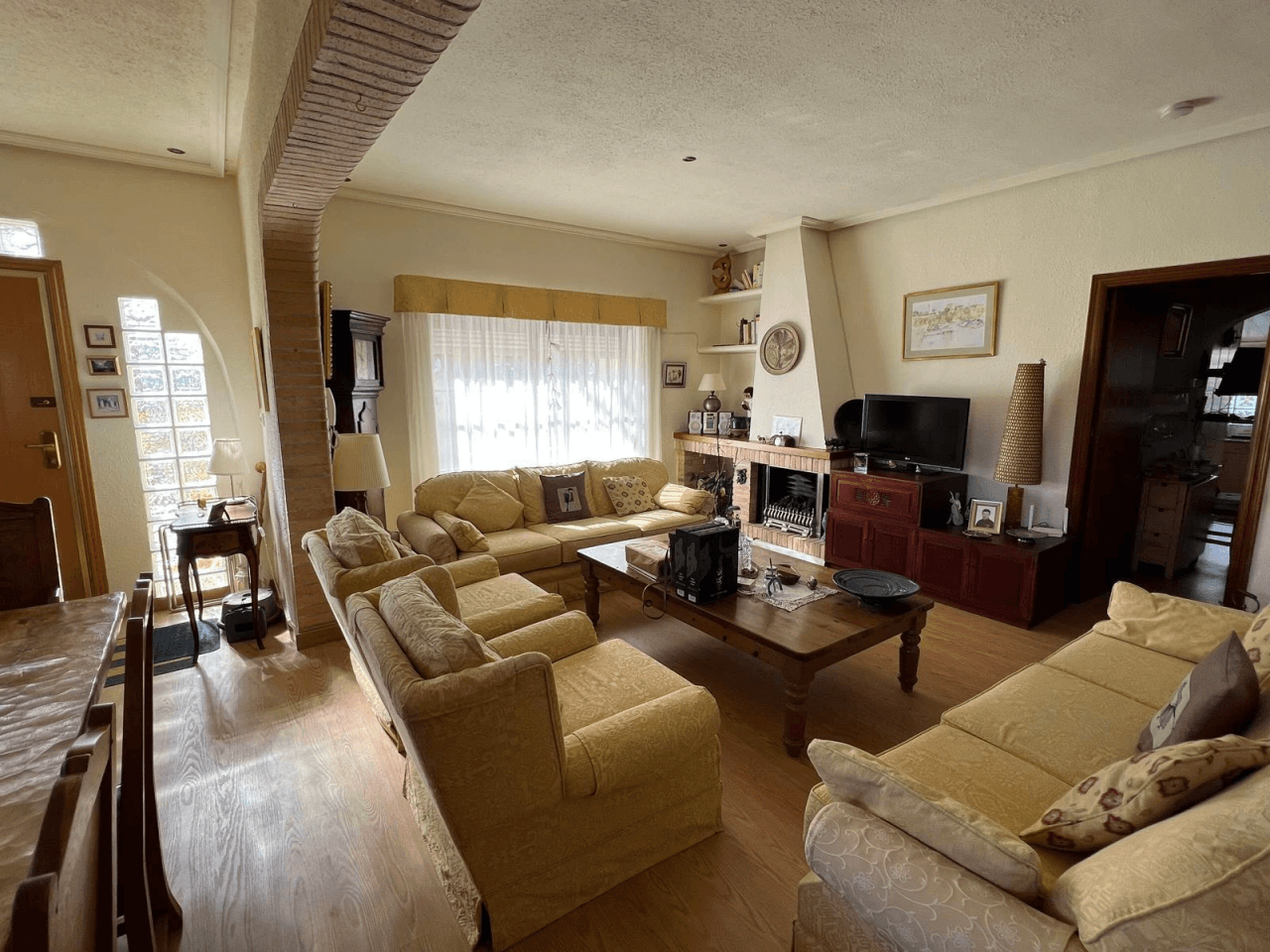 Chalet en venta en Orihuela con 3 dormitorios y piscina privado