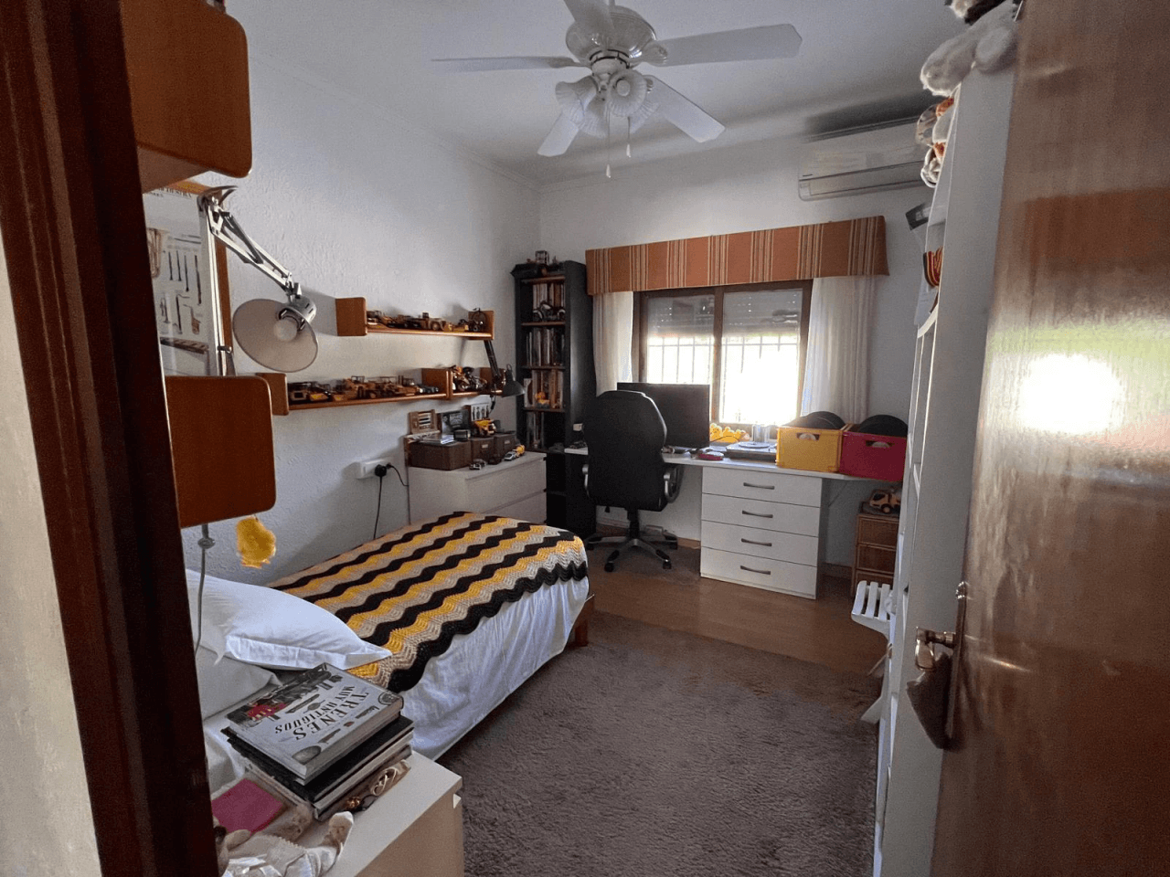 Chalet en venta en Orihuela con 3 dormitorios y piscina privado
