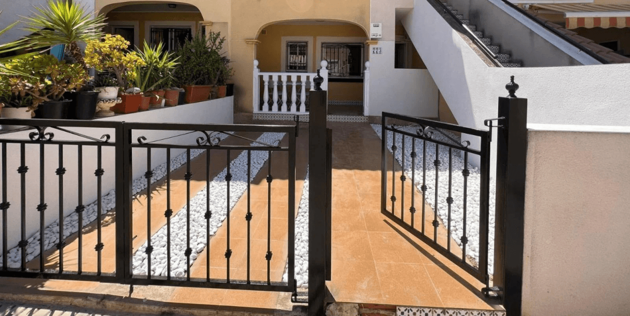 Bungalow na sprzedaż z 2 sypialniami w Los Balcones, Torrevieja