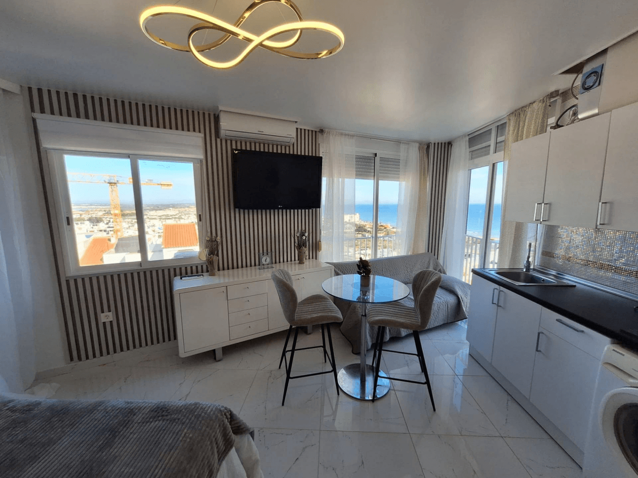 Estudio moderno en venta en Torrejón, Torrevieja.
