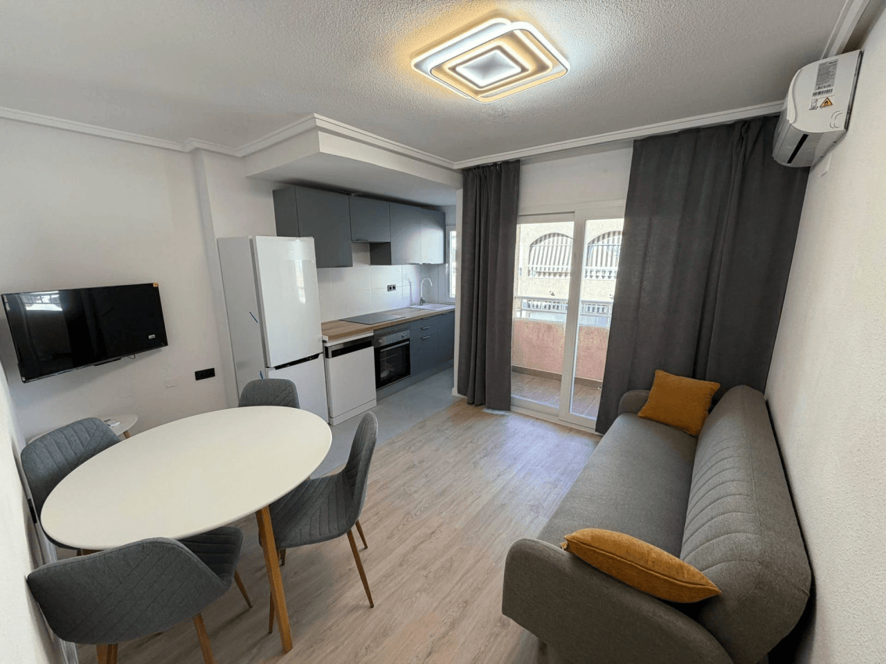 Apartamento en venta de 2 habitaciones en Playa de los Locos, Torrevieja