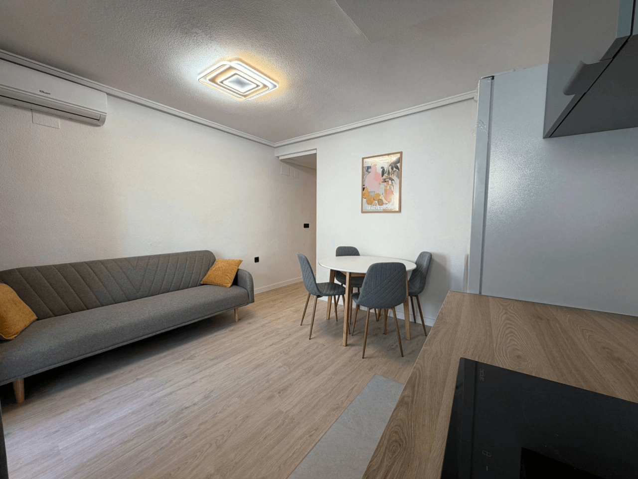 Apartamento en venta de 2 habitaciones en Playa de los Locos, Torrevieja