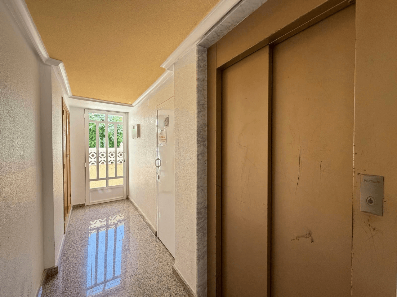 Apartamento en venta de 2 dormitorios en Torrevieja