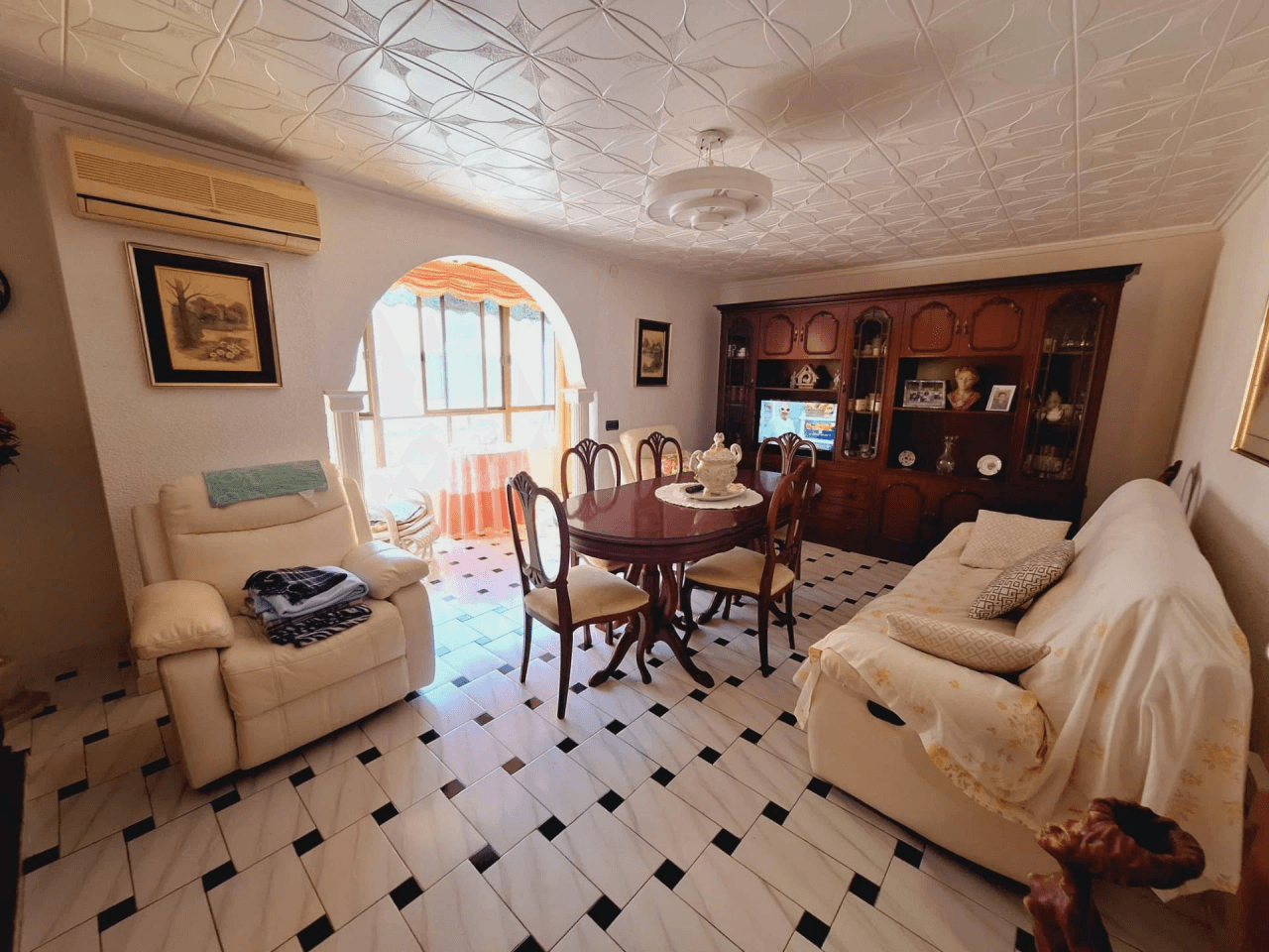 Apartamento en venta en Torrevieja, 3 dormitorios y 1 baño.