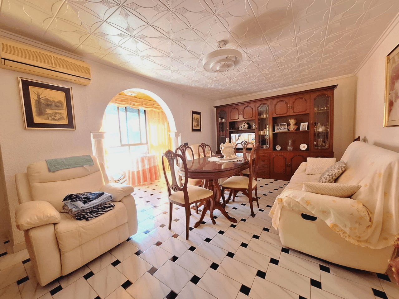 Apartamento en venta en Torrevieja, 3 dormitorios y 1 baño.