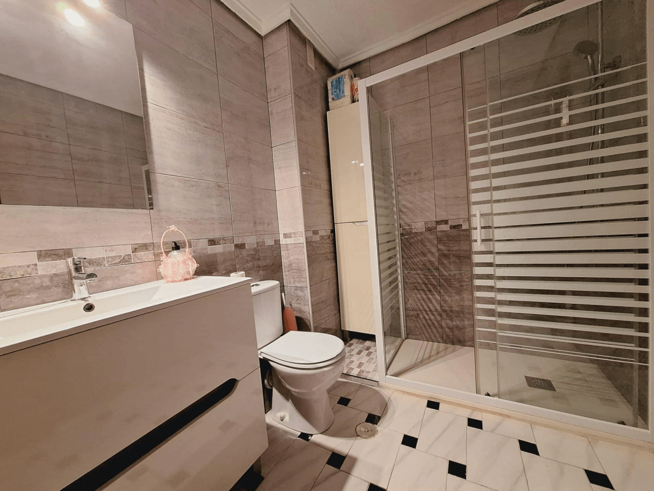 Apartamento en venta en Torrevieja, 3 dormitorios y 1 baño.