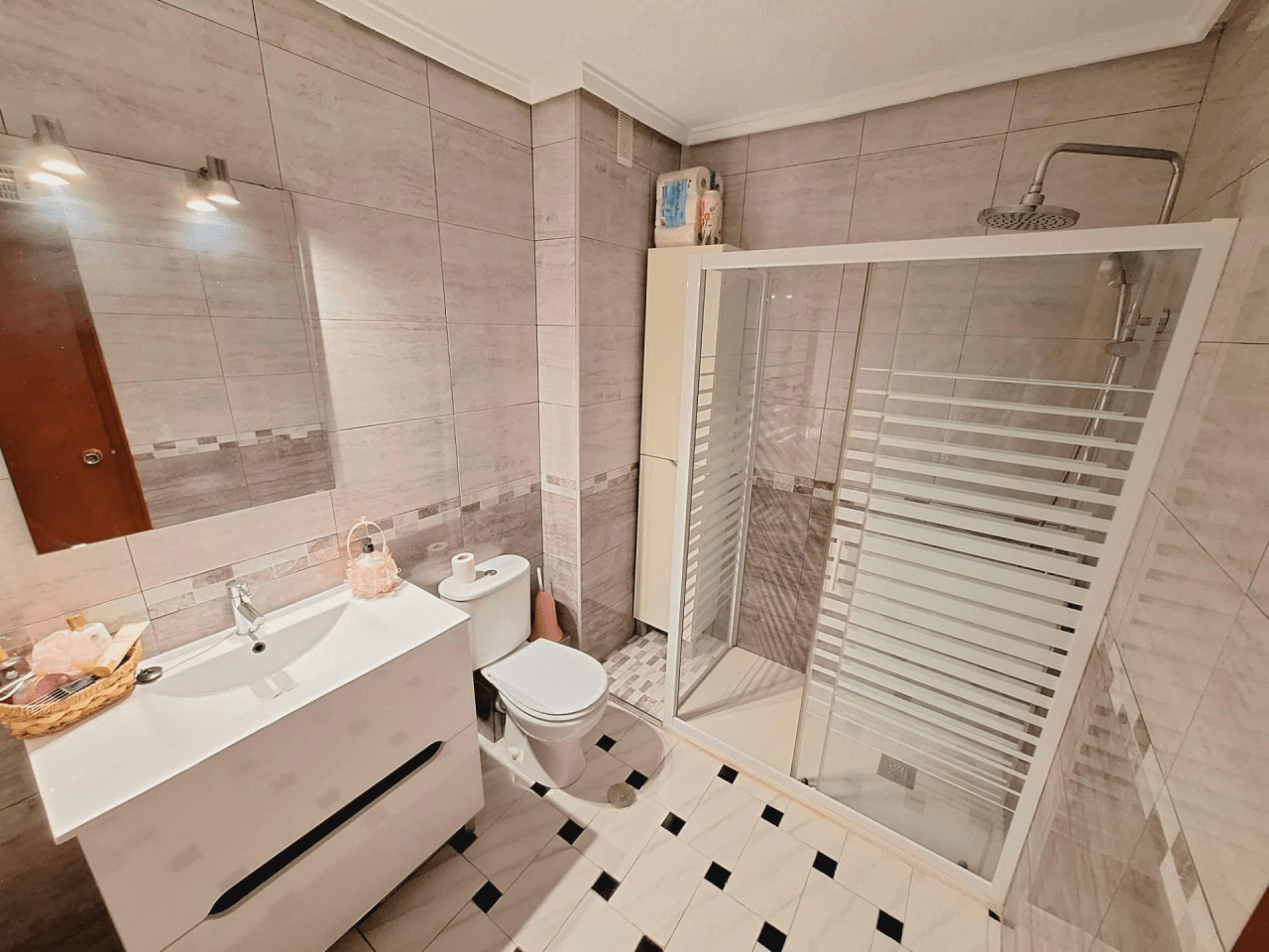 Apartamento en venta en Torrevieja, 3 dormitorios y 1 baño.