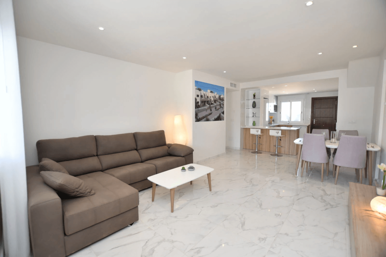 Magnifico Bungalow de dos dormitorios en venta en San Miguel De Salinas, Alicante