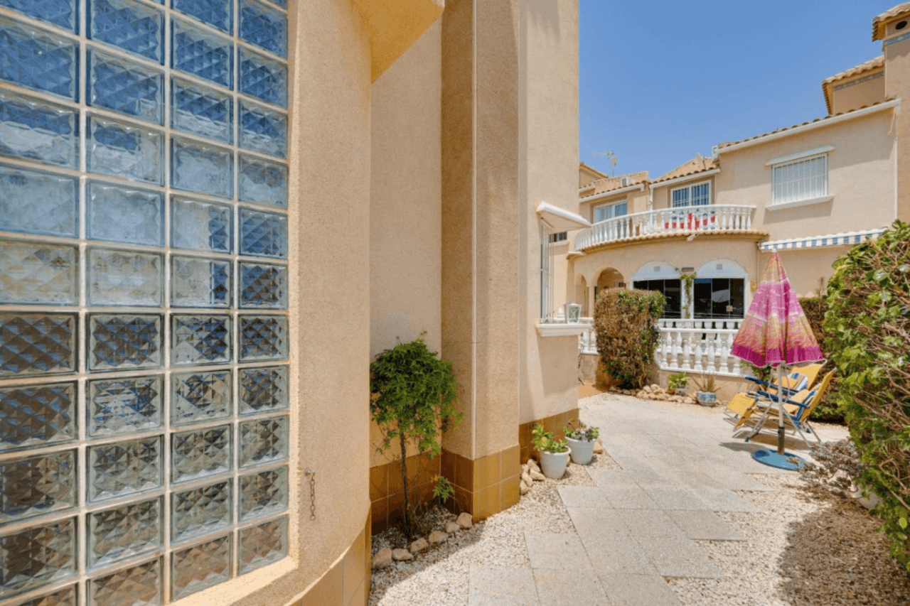 Casa adosada en venta en Orihuela Costa, 2 dormitorios, 2 baños
