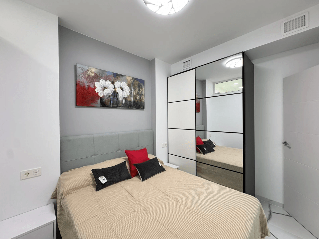 Apartamento en Venta de 2 Habitaciones en Playa del Cura, Torrevieja