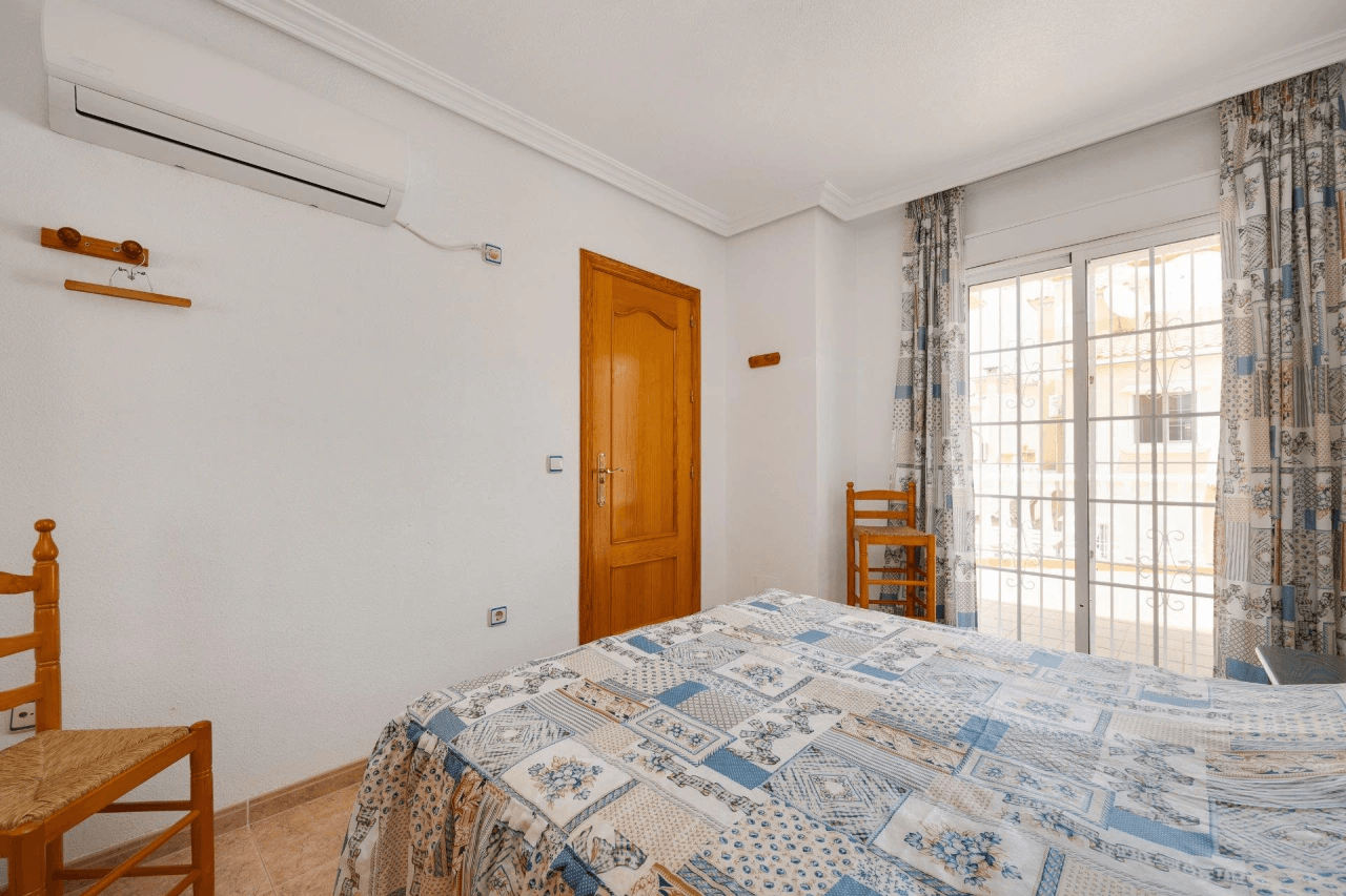 Casa adosada en Orihuela Costa, 2 dormitorios, en venta.
