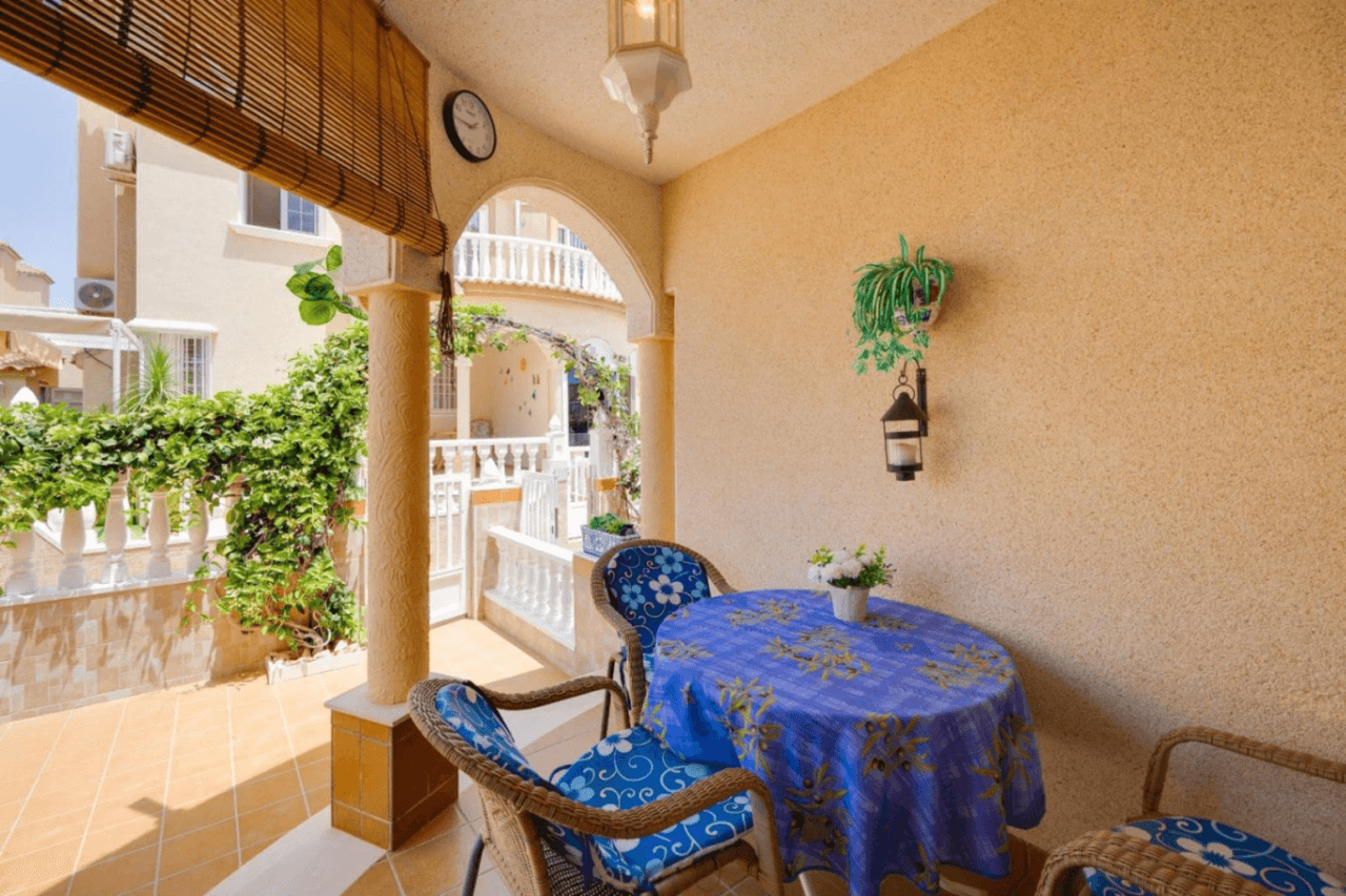 Casa adosada en Orihuela Costa, 2 dormitorios, en venta.