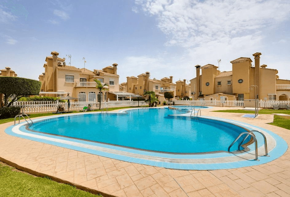 Casa adosada en venta en Orihuela Costa, 2 dormitorios, 2 baños