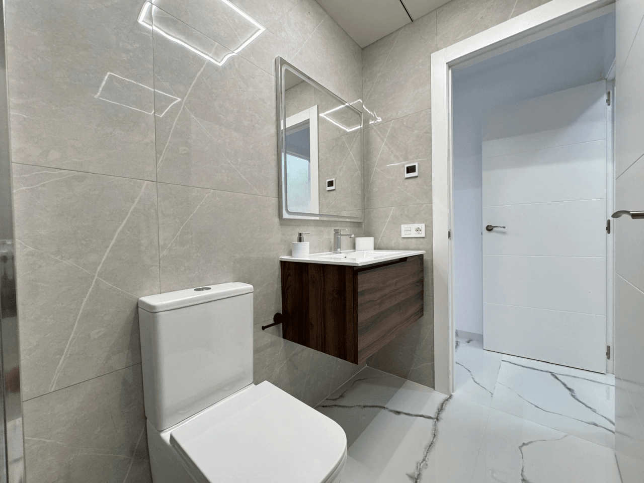 Apartamento en Venta de 2 Habitaciones en Playa del Cura, Torrevieja